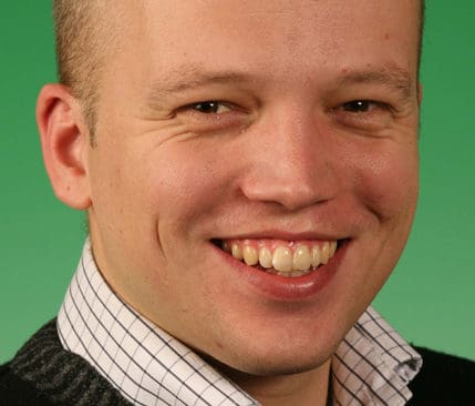 "Vargstammen inte livskraftig". Att Sverige nu planerar f&ouml;r uts&auml;ttning av djurparksvargar visar att vargstammen inte &ouml;verlever p&aring; egen hand. Det menar norske lantbruks- och matministern Tryggve Slagsvold Vedum.