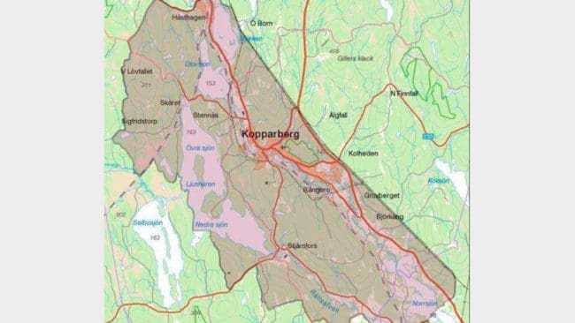 Länsstyrelsen i Örebro vägrar avbryta licensjakten på två vargar i det lilla jaktområdet för Kindlareviret bara för att det för närvarande endast är vargar från andra områden som rör sig inne i jaktzonen.
