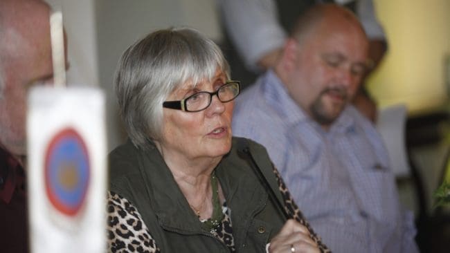 Yvonne Oward befarar att fårägarna kommer att ge upp och sätta granskog där det en gång var öppen hagmark. (arkivbild)